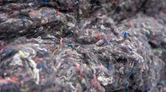 Mechanical recycling of used clothing made from mixed fibers