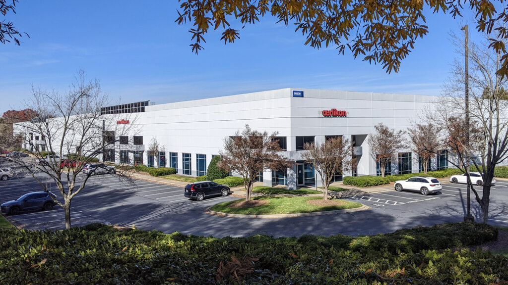 Still in full swing: the relocation of the commercial departments of Oerlikon Textile Inc. has already been completed, so that the customer support can already be provided at the new location in Charlotte, North Carolina. The mechanical repair workshop and the electronic repair workshop will follow in the coming months.