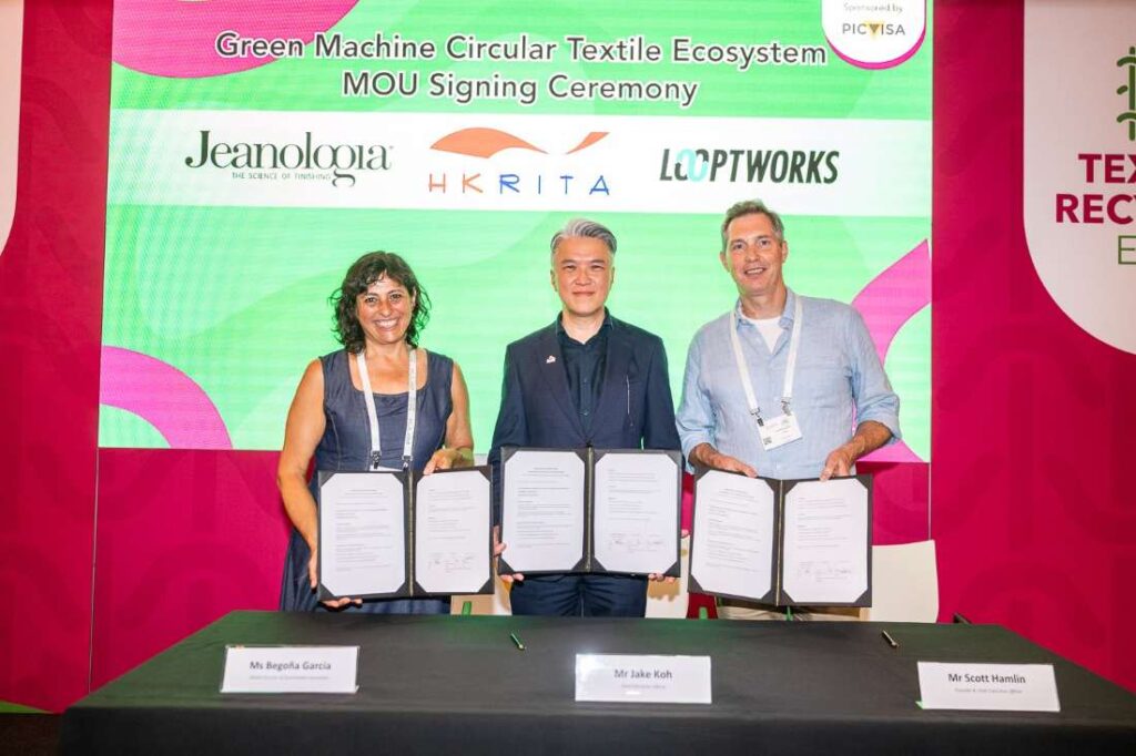 Jake Koh, CEO of HKRITA (middle), Begoña García, Jeanologia Global Director of Sustainable Innovation, (left) and Scott Hamlin, Founder and CEO of Looptworks, (right) after the signing of the MoU for the tripartite initiative, advancing a complete and actionable circular textile ecosystem.