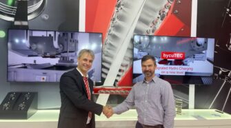 Sealing the future cooperation: Professor Raoul Farer, The Nonwoven Institute (right), and Dr. Ingo Mählmann, Oerlikon Neumag.