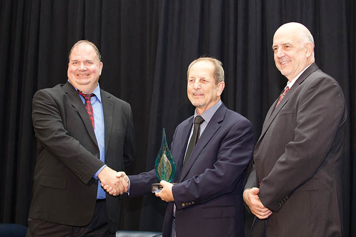 Left to right: Matt O’Sickey, INDA Director of 
Education & Technical Affairs, Jim Robinson, and 
Tony Fragnito, INDA President/CEO of INDA.