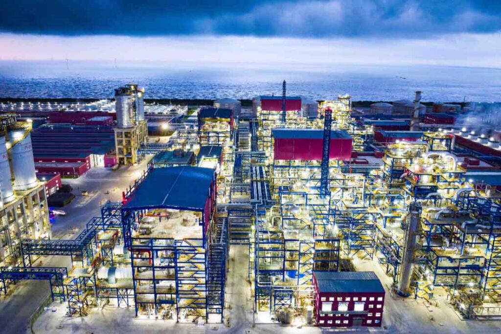 Tongkun Holding Group's smart factory connects more than 28,000 pieces of equipment with more than 1.5 million data collection points. Photo courtesy of Tongkun