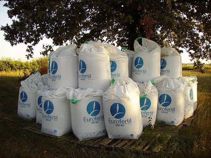 Fertilizer packed in flexible intermediate bulk containers